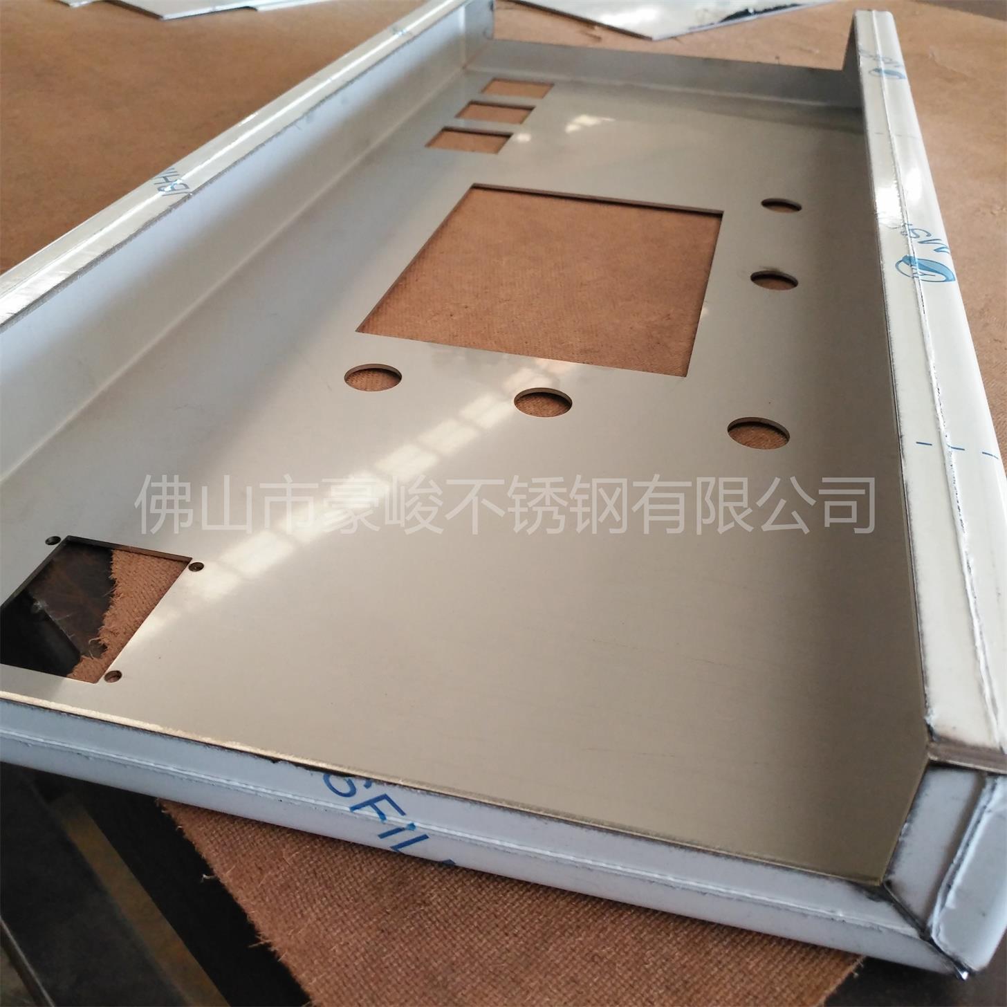 十八年經(jīng)驗，專注與鈑金折彎加工