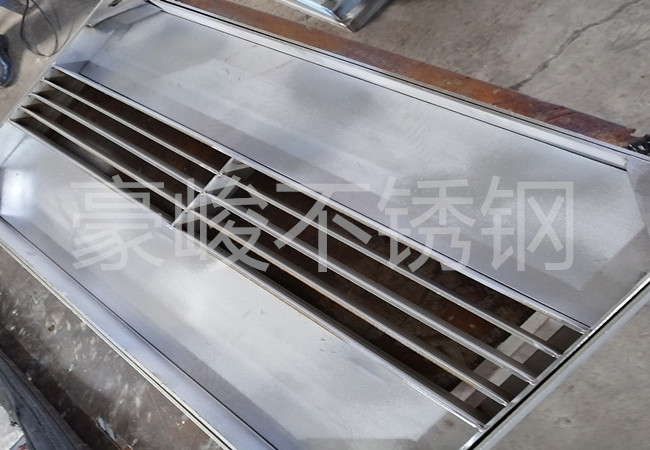 不銹鋼格柵蓋板定制提高市政道路施工效率！